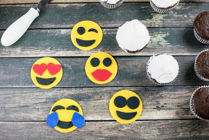 fun emoji cupcakes