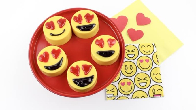 heart eyes emoji cookies