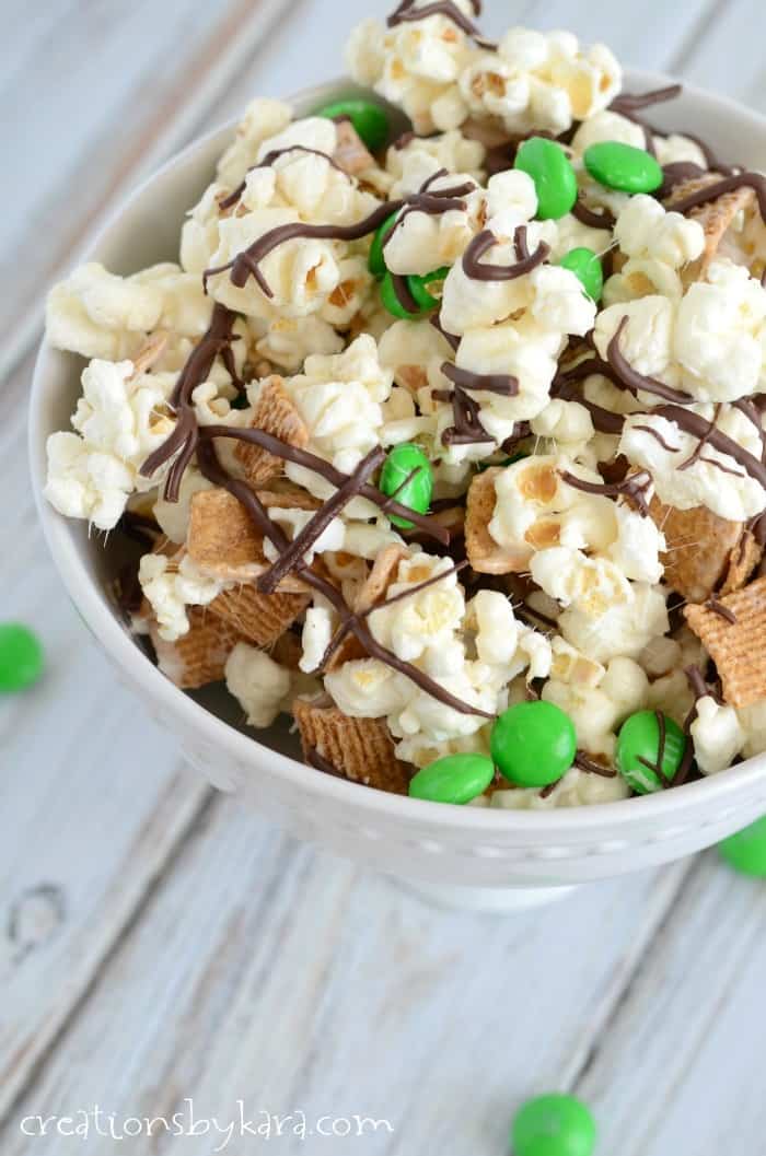 st. patrick's day s'more snack mix